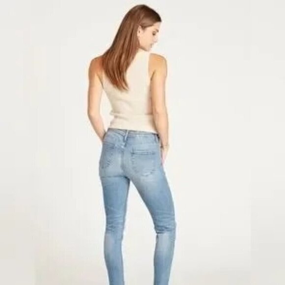 Vigoss Women's Marley Skinny Raw Hem Jeans Light Wash Size 30 NWT - Picture 2 of 9